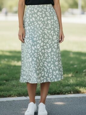 NWT Tail Activewear On The Go Spotted Midi Skirt - Medium